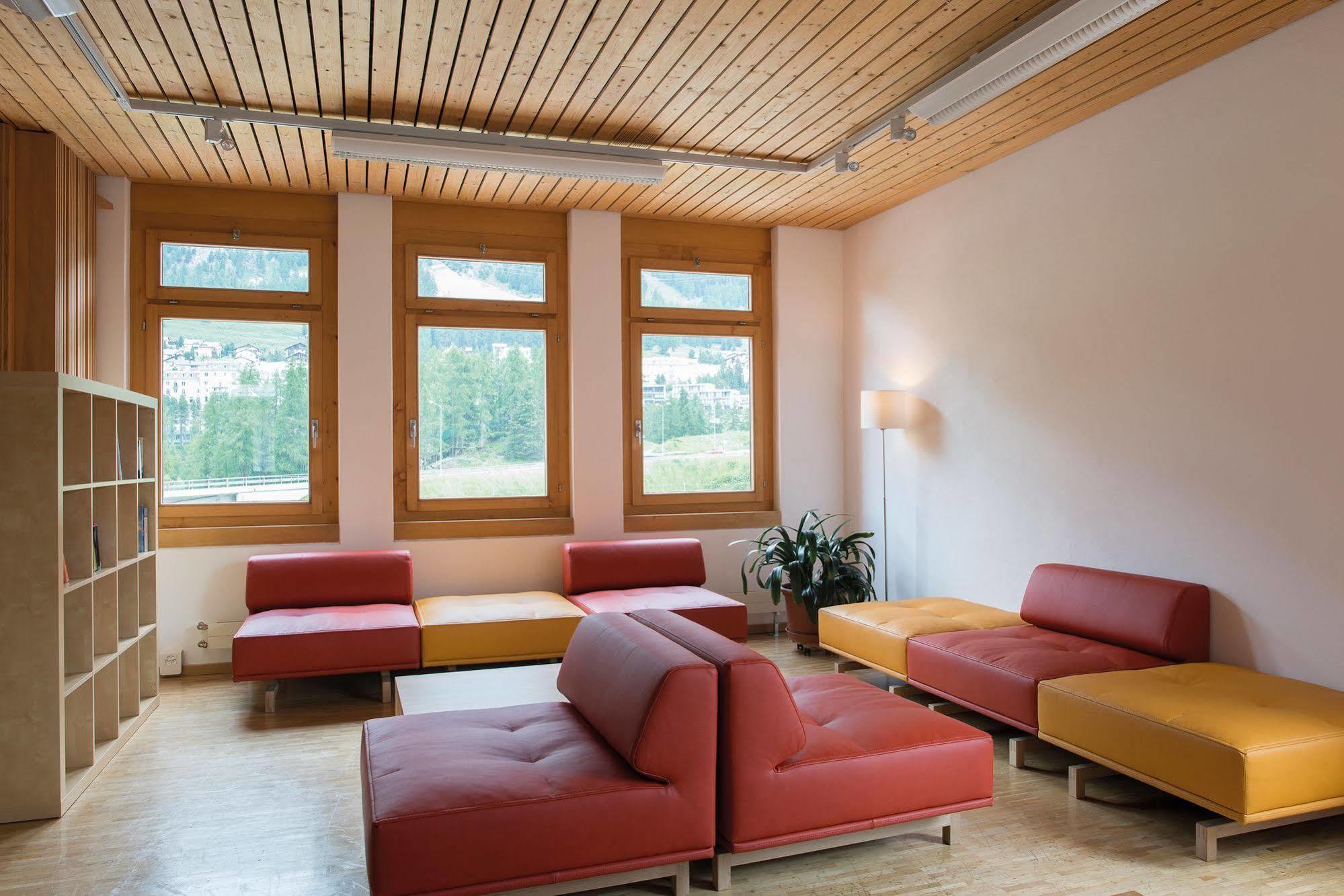Pontresina Youth Hostel Exterior photo