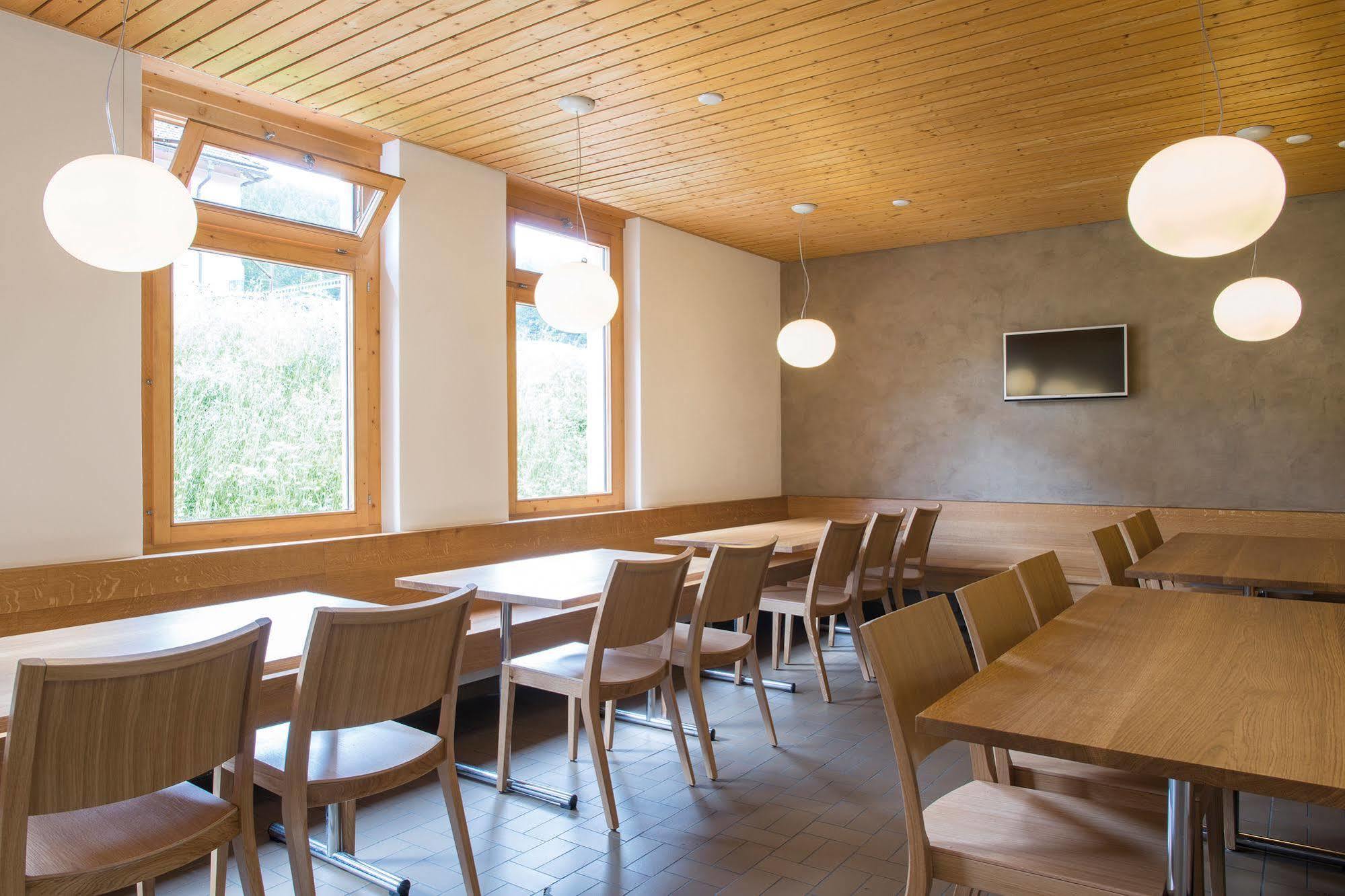 Pontresina Youth Hostel Exterior photo