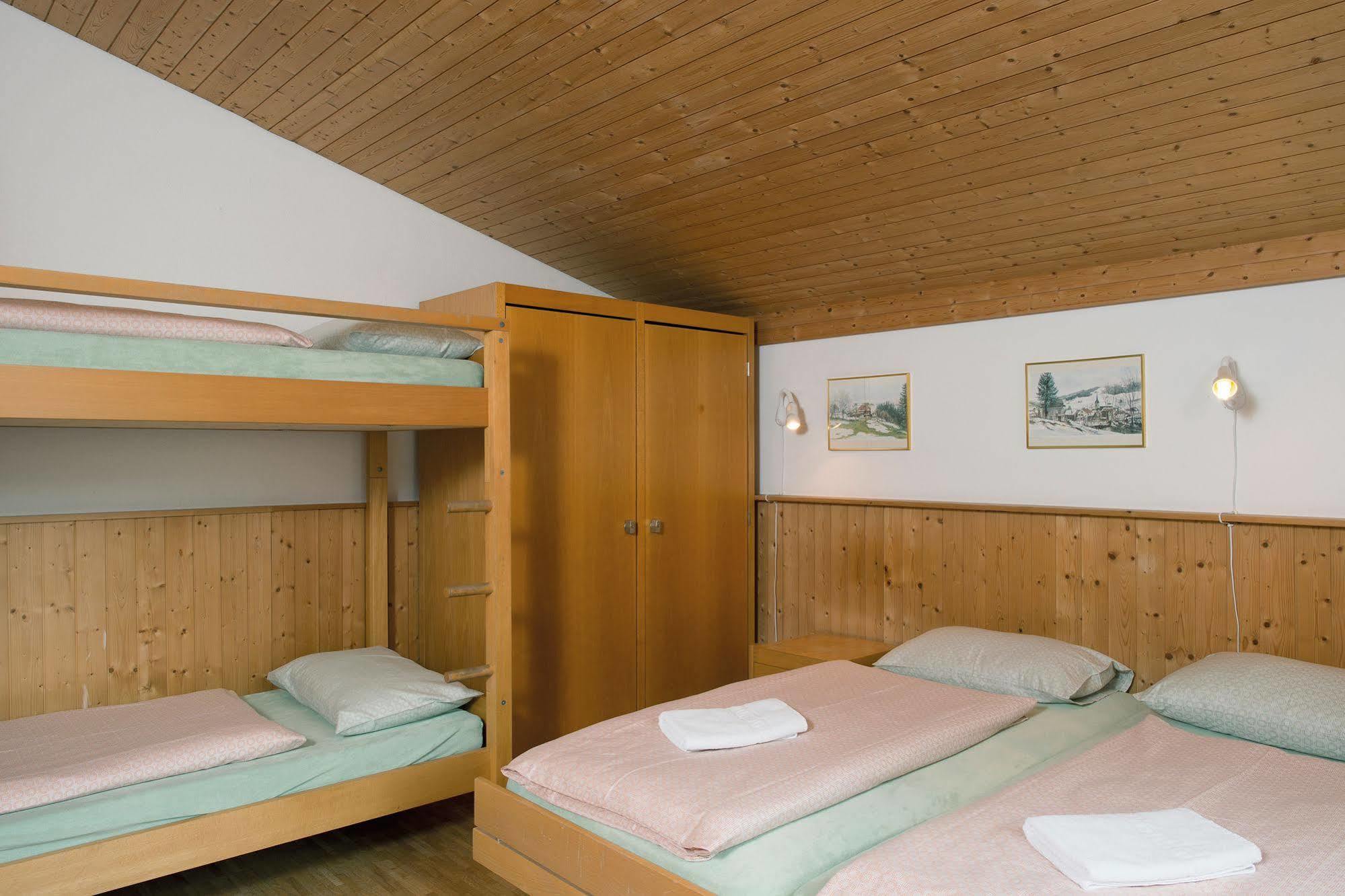 Pontresina Youth Hostel Exterior photo